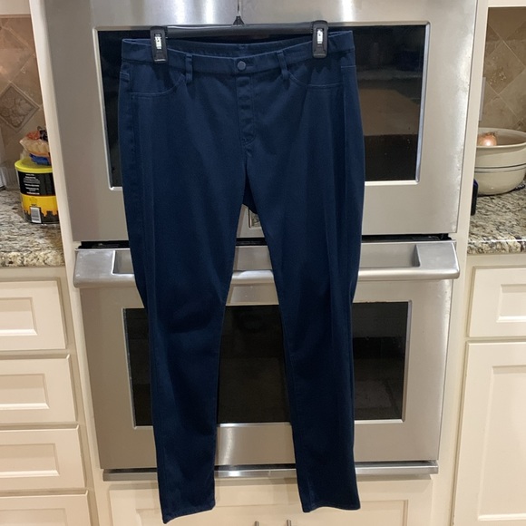 Soft and stretchy easy pull on pants. See photos for details and measurements. - Picture 2 of 14